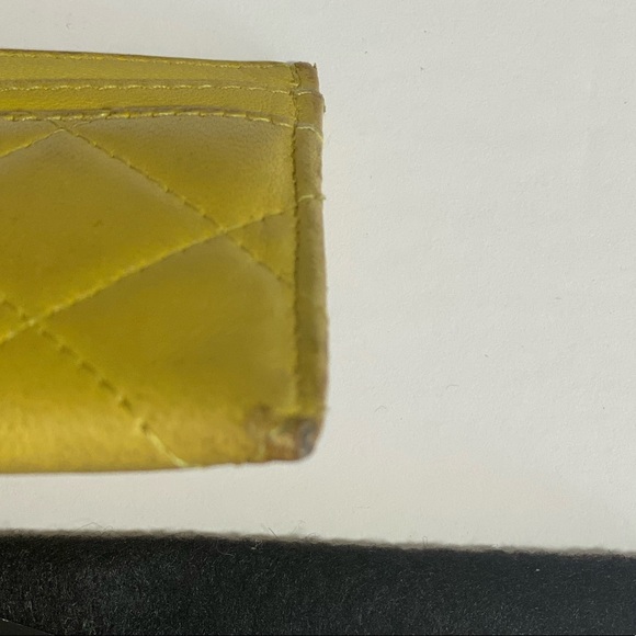 AUTHENTIC CHANEL CARD HOLDER LAMBSKIN YELLOW - Picture 4 of 9